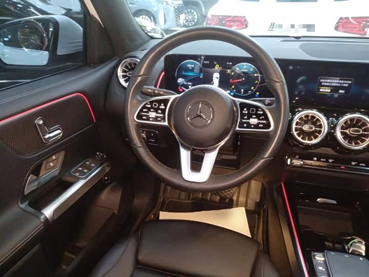 Фото 11 - Mercedes-Benz GLB-Class