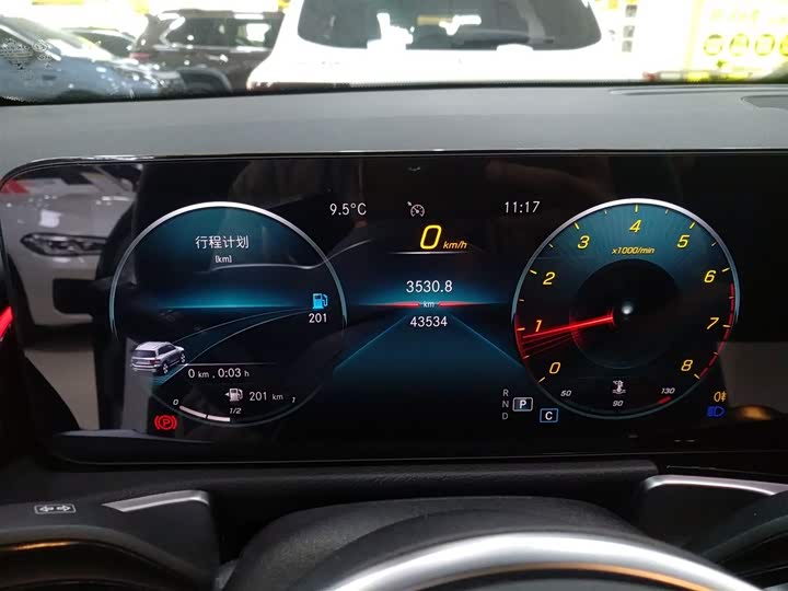 Фото 12 - Mercedes-Benz GLB-Class