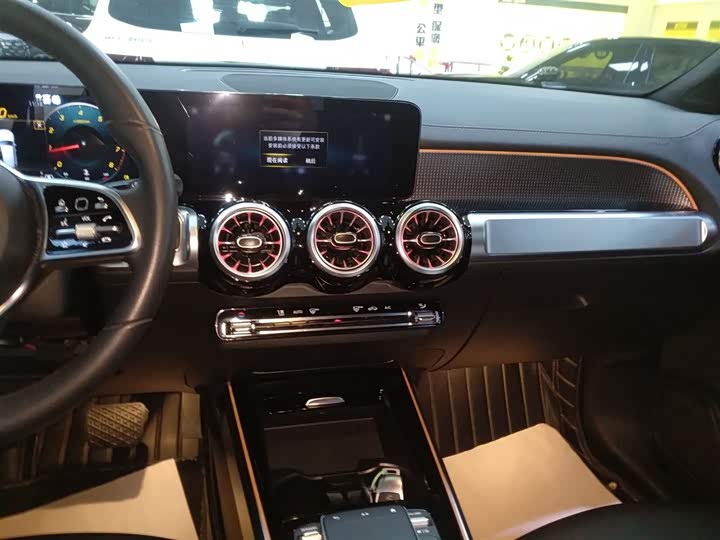 Фото 13 - Mercedes-Benz GLB-Class