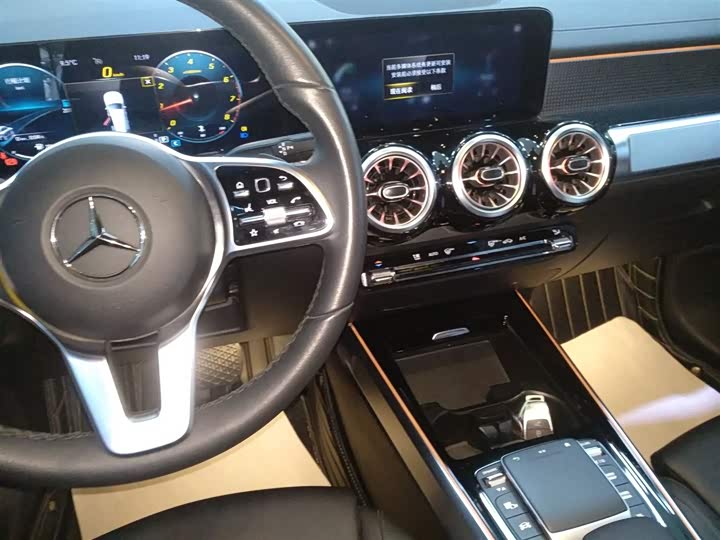 Фото 14 - Mercedes-Benz GLB-Class