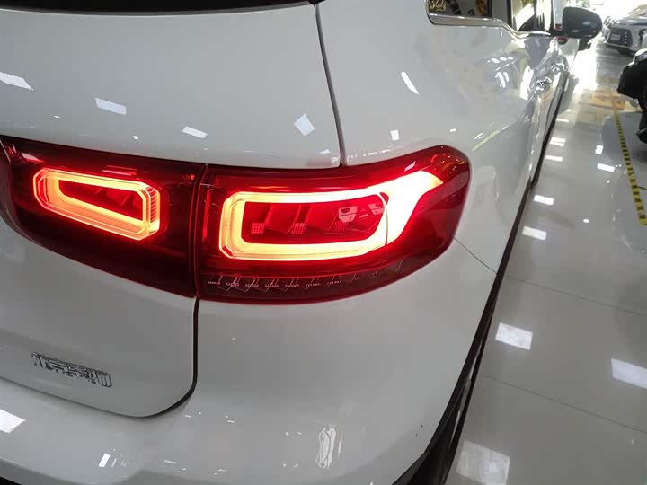 Фото 8 - Mercedes-Benz GLB-Class