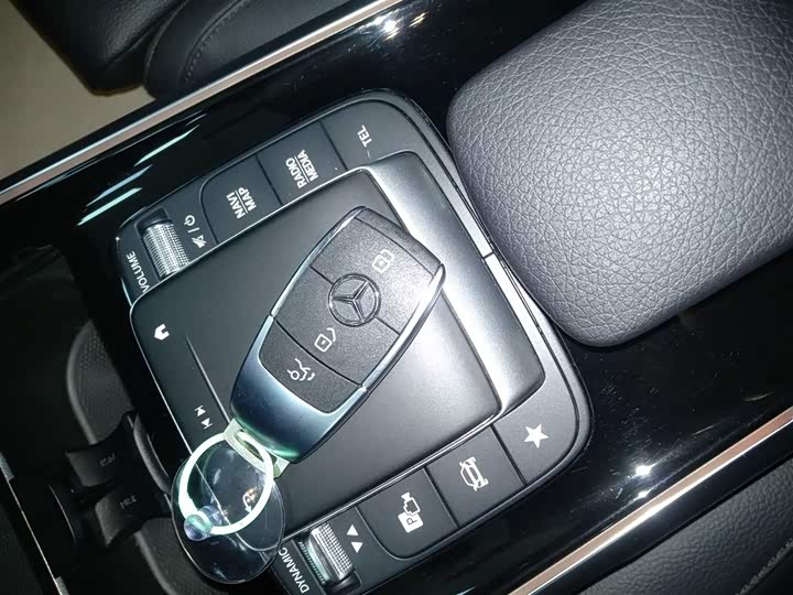 Фото 9 - Mercedes-Benz GLB-Class