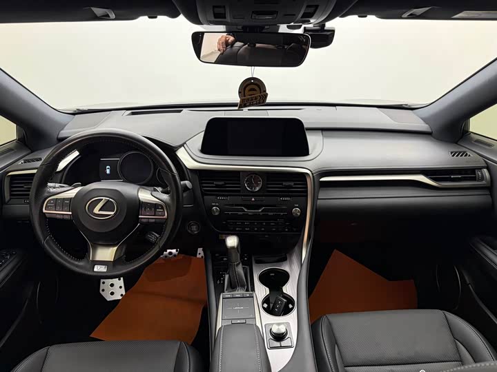 Фото 12 - Lexus RX