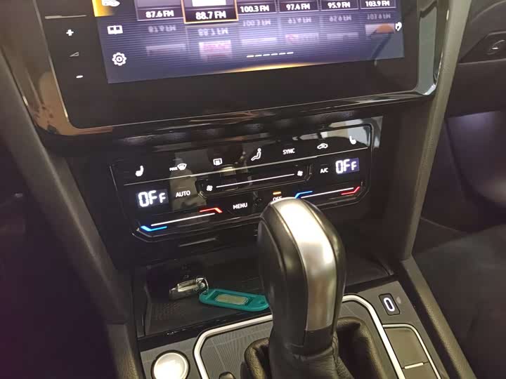 Фото 10 - Volkswagen Passat Variant