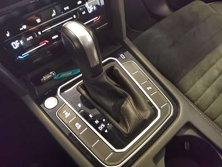 Фото 11 - Volkswagen Passat Variant