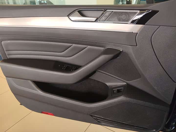 Фото 19 - Volkswagen Passat Variant