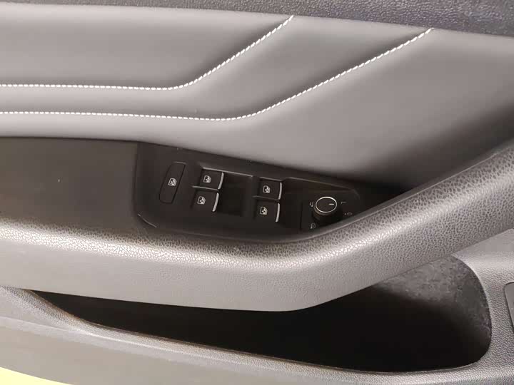 Фото 20 - Volkswagen Passat Variant