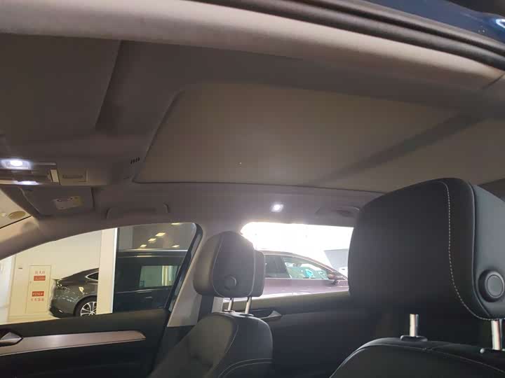 Фото 21 - Volkswagen Passat Variant