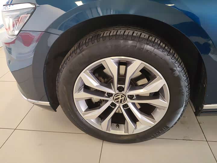 Фото 22 - Volkswagen Passat Variant