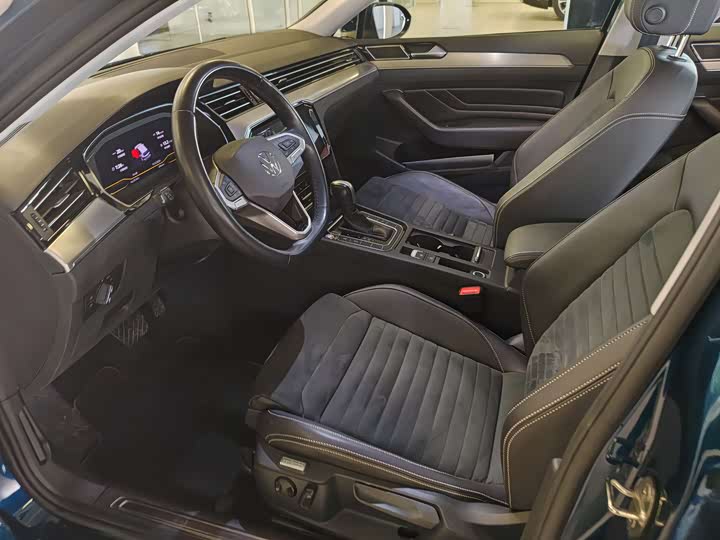 Фото 24 - Volkswagen Passat Variant