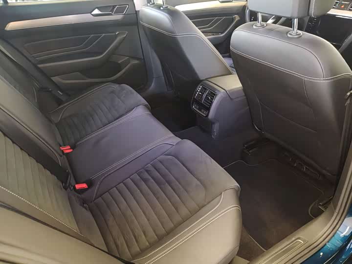 Фото 34 - Volkswagen Passat Variant