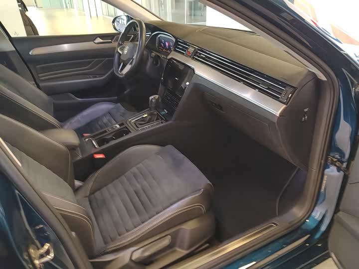 Фото 35 - Volkswagen Passat Variant