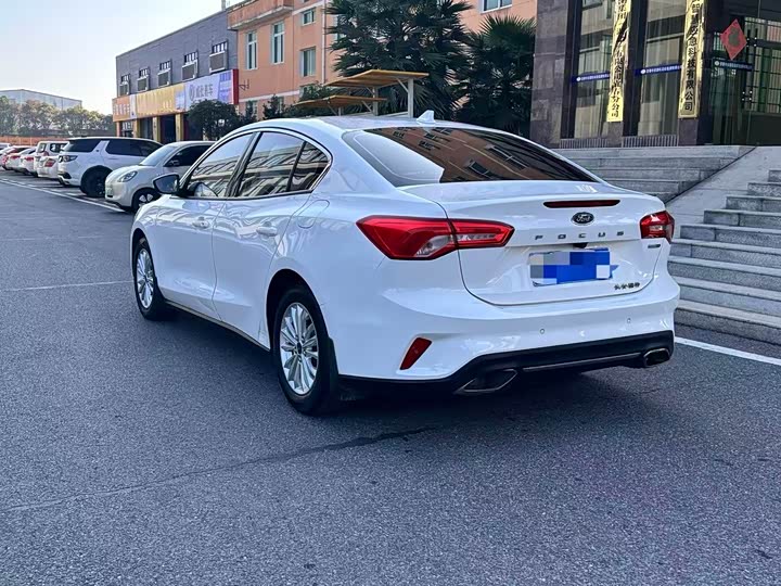 Фото 5 - Ford Focus