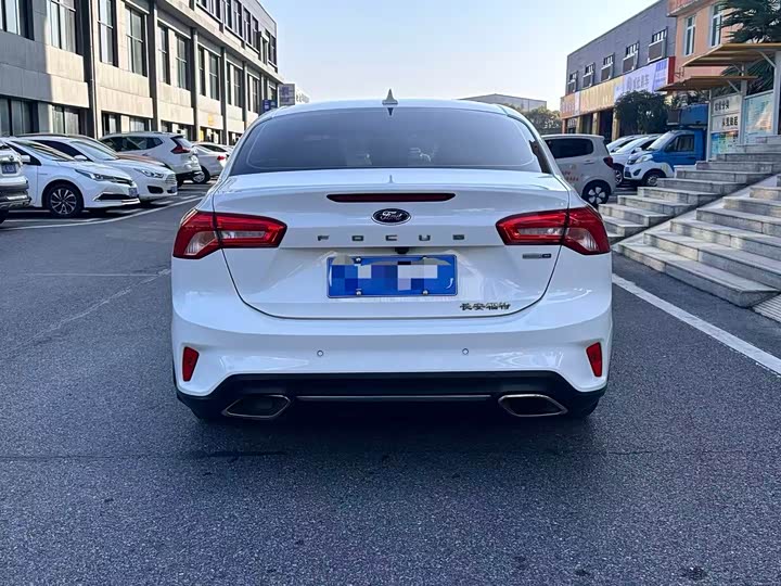 Фото 6 - Ford Focus