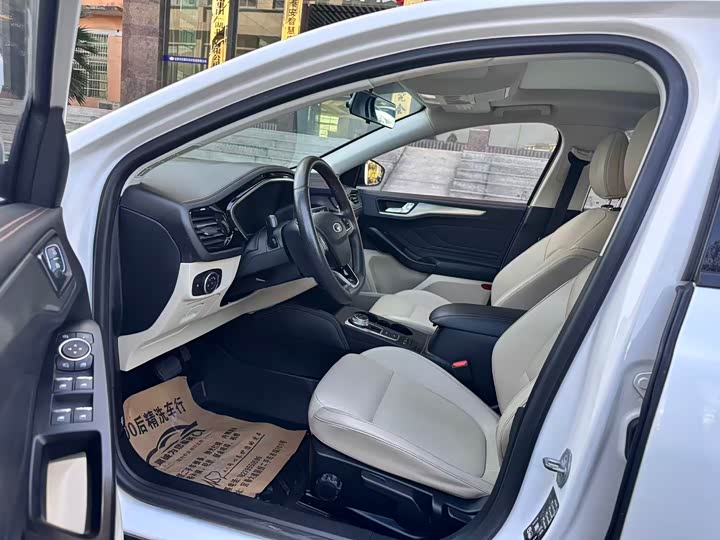 Фото 7 - Ford Focus