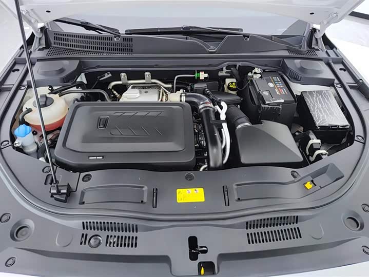 Фото 10 - Bestune B70