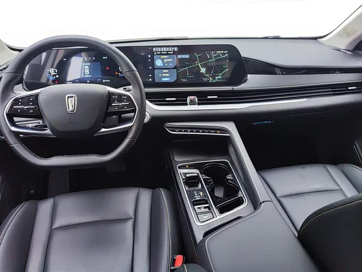 Фото 12 - Bestune B70