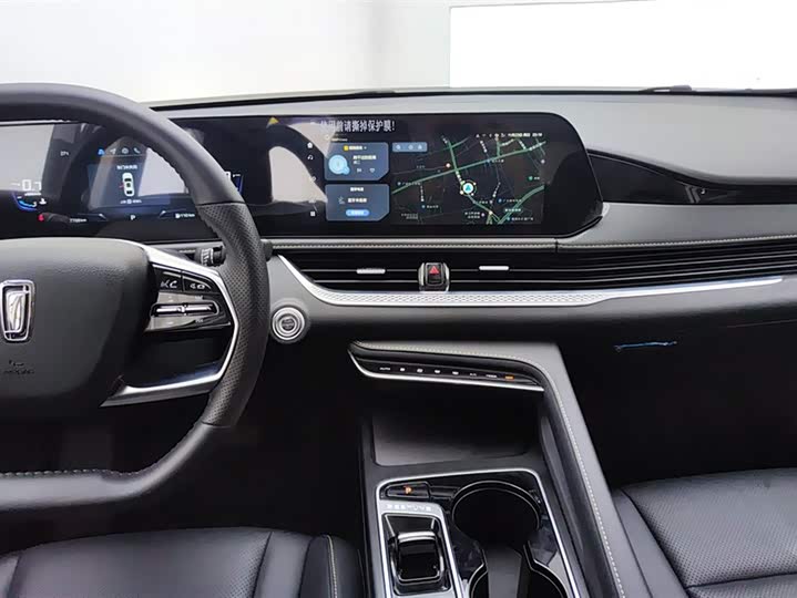 Фото 13 - Bestune B70