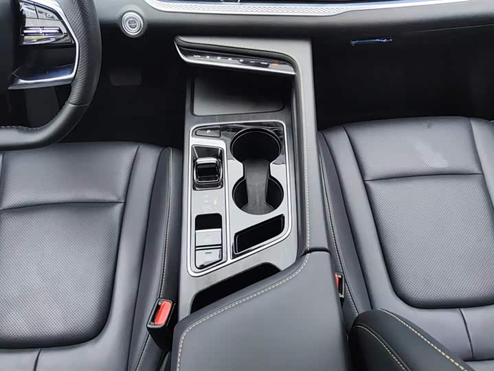 Фото 16 - Bestune B70