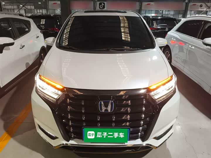 Фото 3 - Honda Elysion