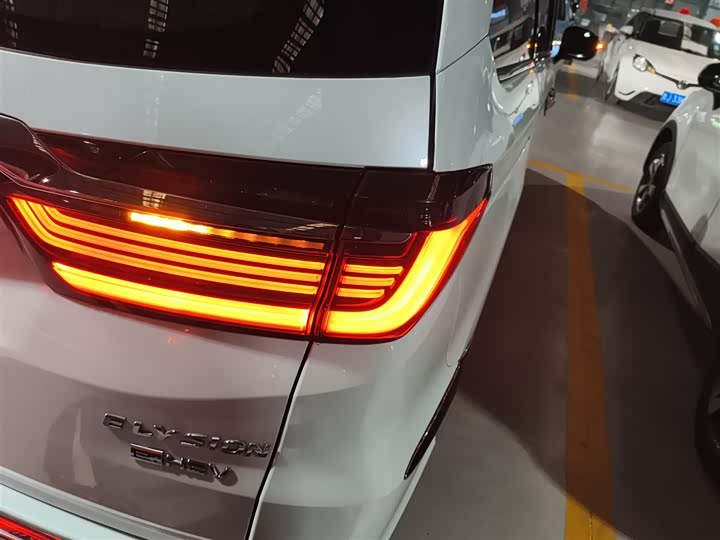 Фото 8 - Honda Elysion