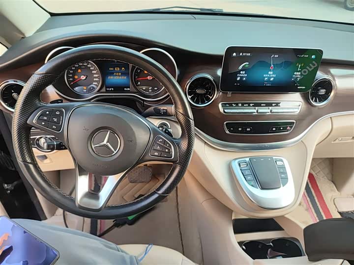 Фото 10 - Mercedes-Benz V-Class