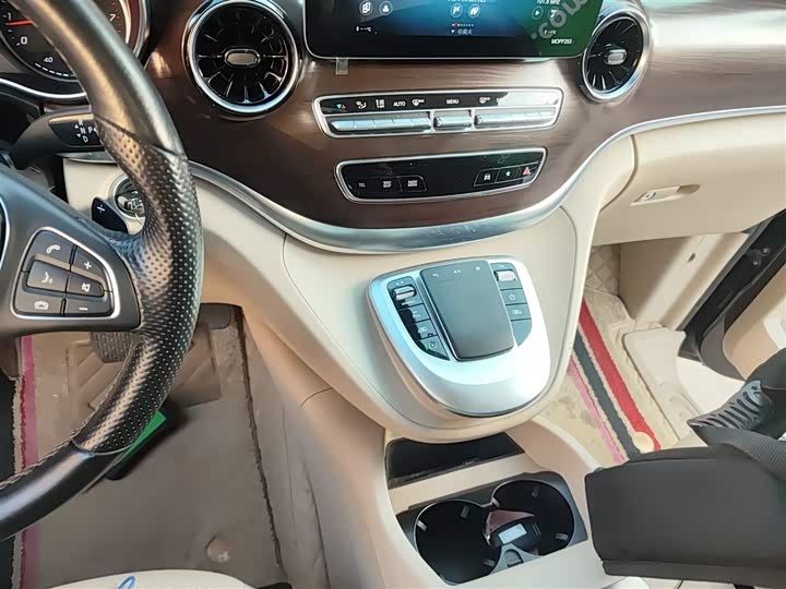 Фото 14 - Mercedes-Benz V-Class