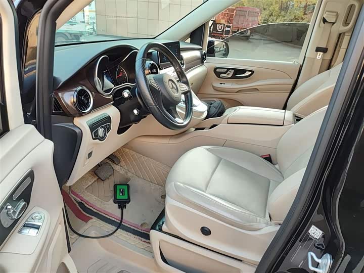 Фото 15 - Mercedes-Benz V-Class