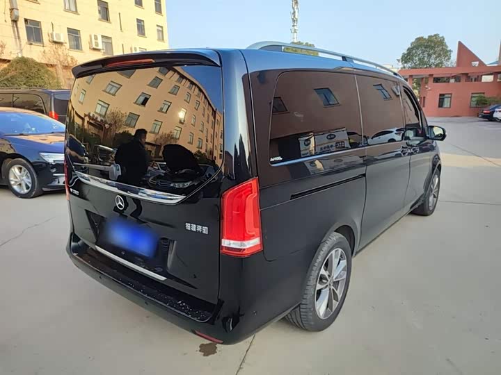 Фото 7 - Mercedes-Benz V-Class