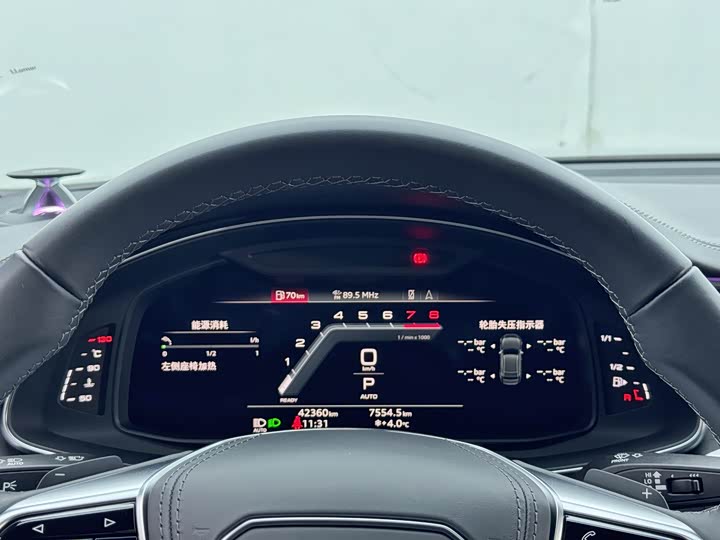 Фото 13 - Audi A6L