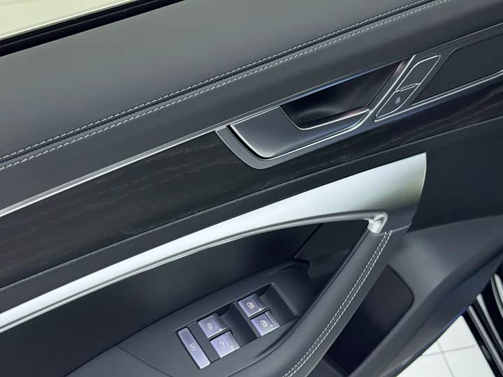 Фото 16 - Audi A6L