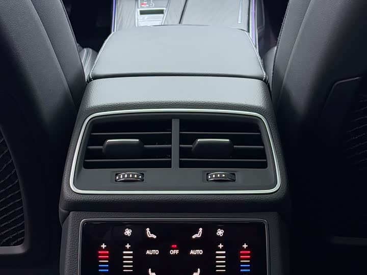 Фото 17 - Audi A6L