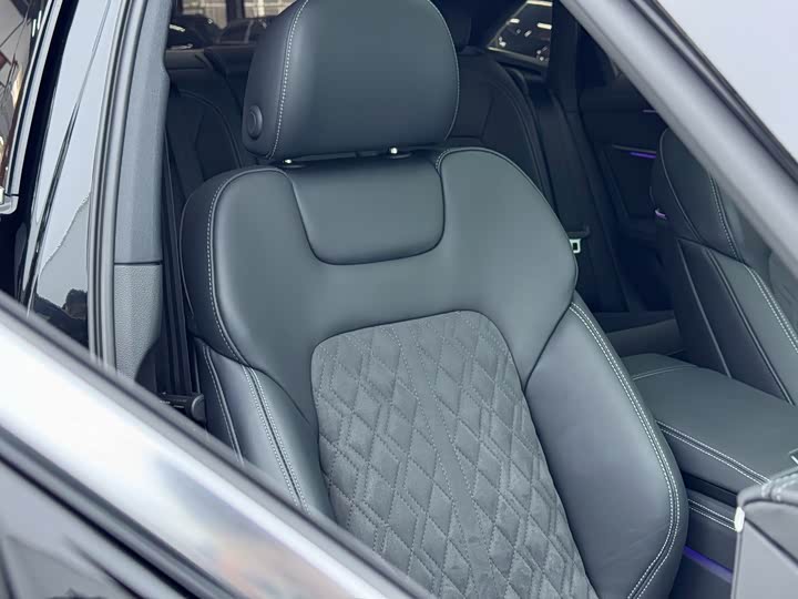 Фото 23 - Audi A6L