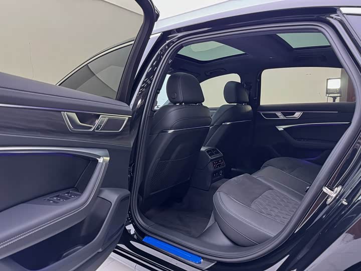 Фото 6 - Audi A6L