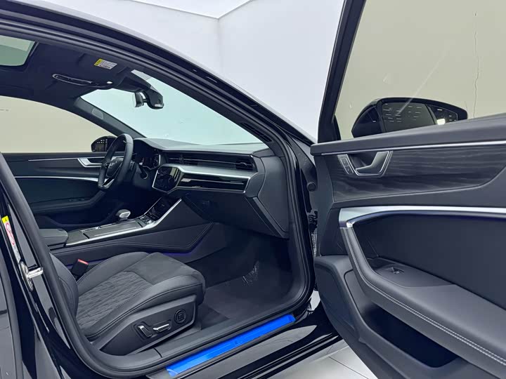 Фото 7 - Audi A6L