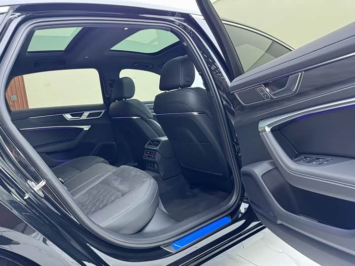 Фото 8 - Audi A6L