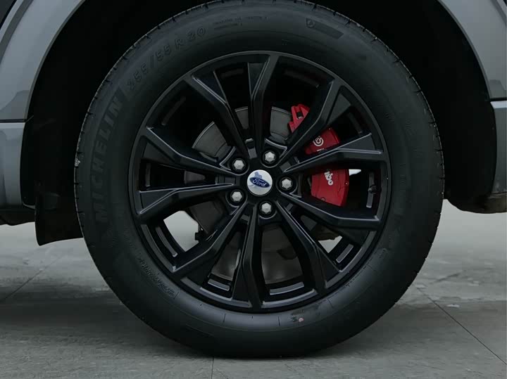 Фото 10 - Ford Explorer