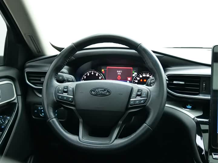 Фото 11 - Ford Explorer