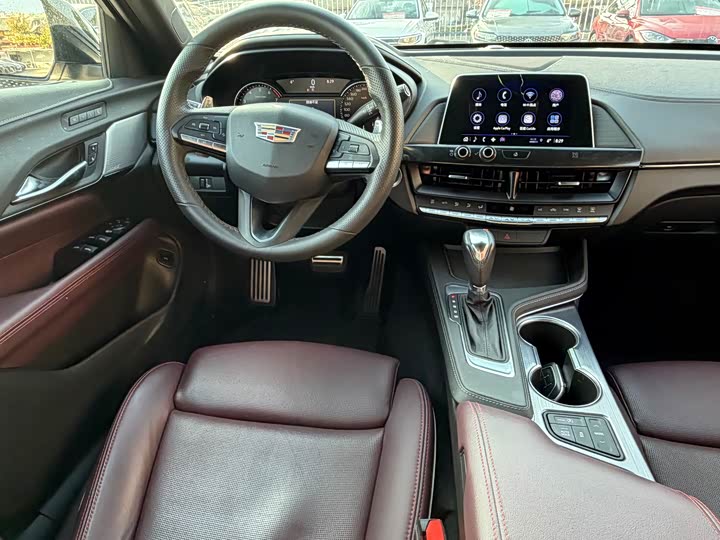 Фото 13 - Cadillac CT4