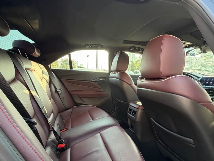 Фото 16 - Cadillac CT4