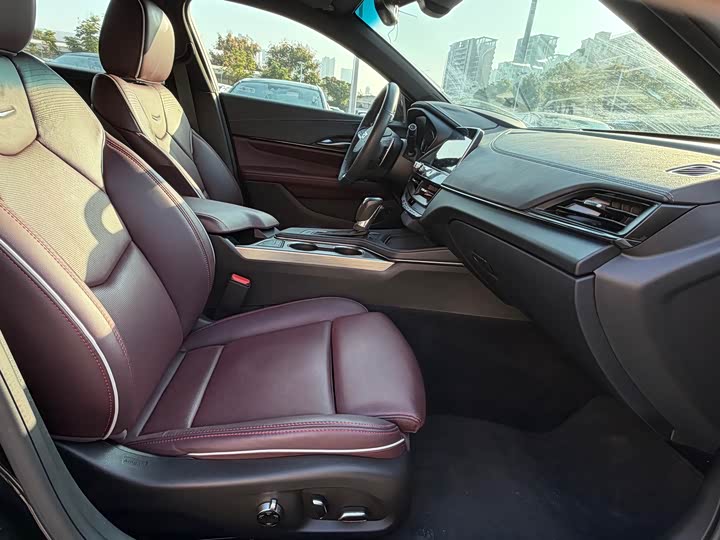 Фото 17 - Cadillac CT4