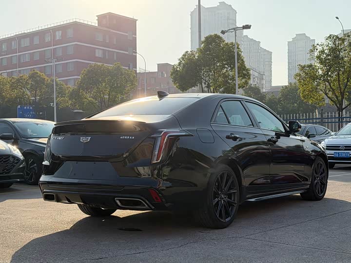 Фото 6 - Cadillac CT4