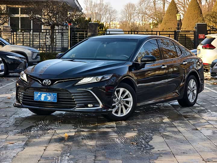 Фото 1 - Toyota Camry