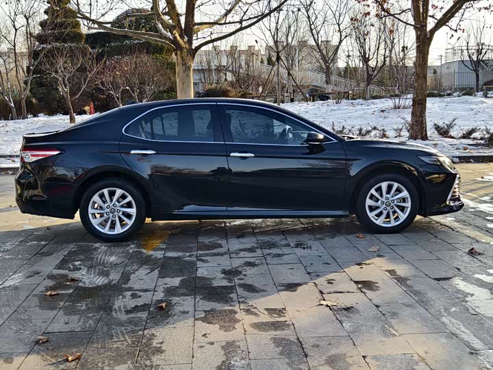 Фото 5 - Toyota Camry