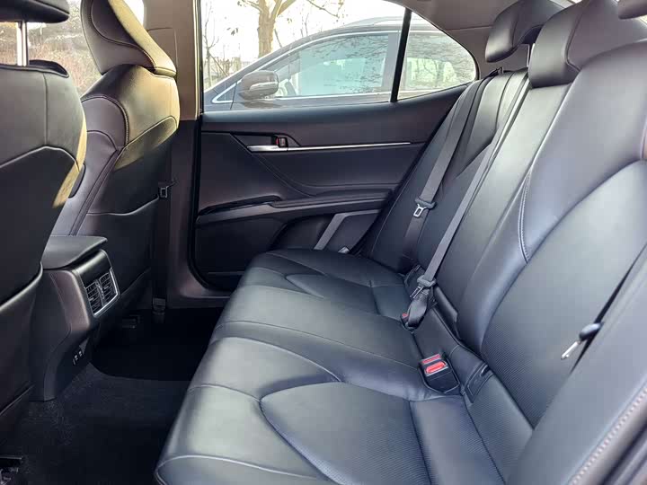 Фото 7 - Toyota Camry