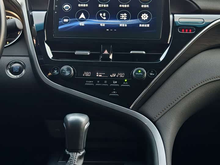 Фото 8 - Toyota Camry