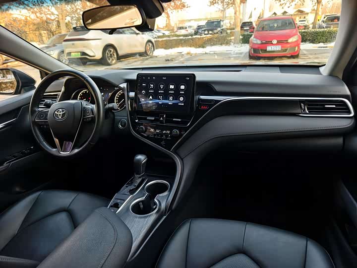 Фото 9 - Toyota Camry