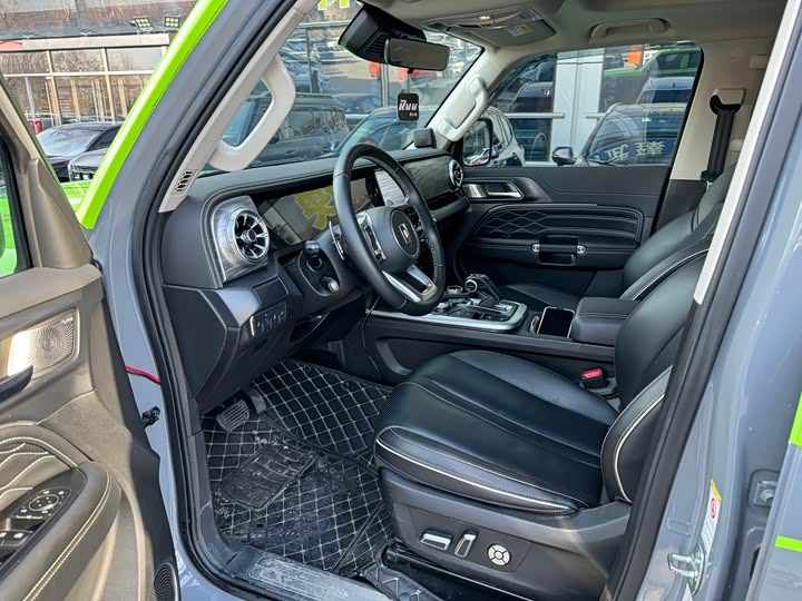 Фото 4 - Tank 300