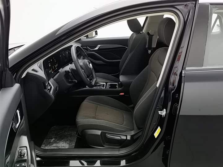 Фото 10 - Bestune B70