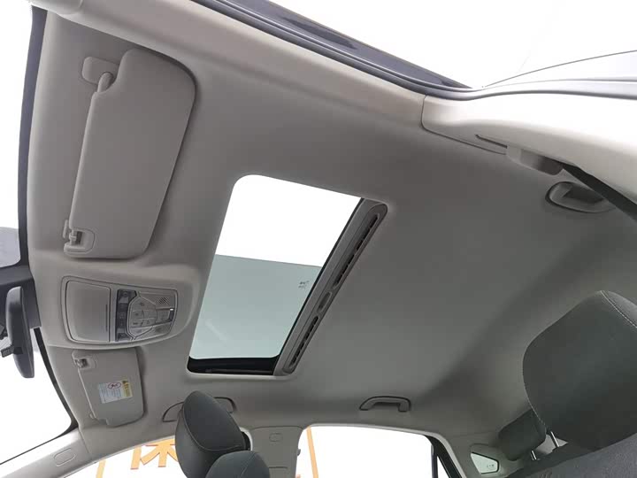 Фото 14 - Bestune B70